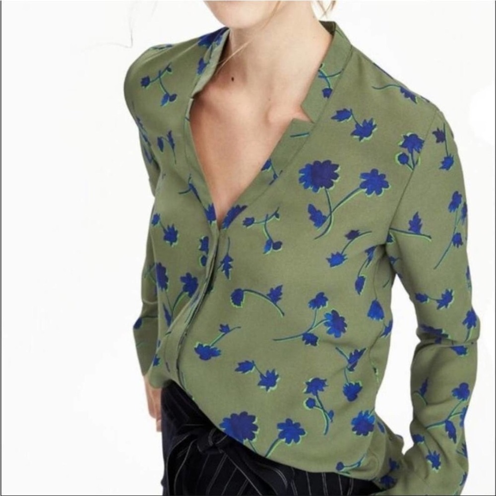 Banana Republic Women’s XS Green Blue Floral Notch Collar Flattering V-Neck Top